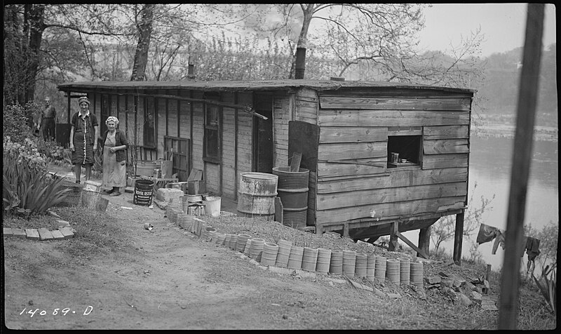 File:Dunsmore, Marshall, family and home - NARA - 281482.jpg