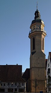 Martinskirche, Turm von 1670. Links die Klause.