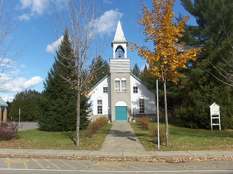 File:Eglise de brebeuf quebec.jpg