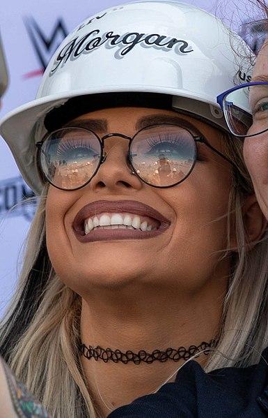 File:Electricians Mate 2nd Class Amber Pedersen takes a photo with WWE wrestler Liv Morgan during a tour aboard USS Iwo Jima (LHD 7) (cropped).jpg