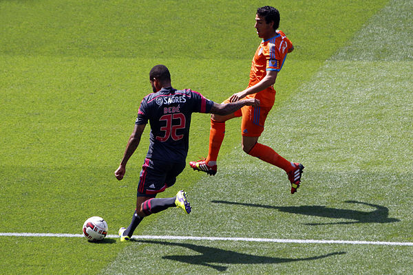 Bebé playing for Benfica in the 2014 Emirates Cup