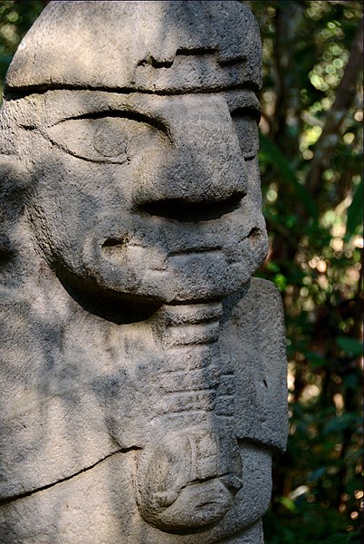 File:Estatua del Parque Arqueológico de San Agustín.jpg