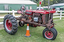 Farmall F-20 tractor VA1.jpg