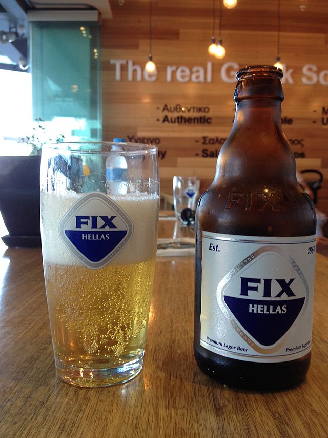 https://upload.wikimedia.org/wikipedia/commons/thumb/f/fd/Fix_Hellas_Beer_glass_and_bottle.jpg/640px-Fix_Hellas_Beer_glass_and_bottle.jpg