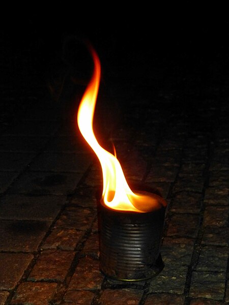 File:Flamme einer Brennpasten-Dose (P1030827 2880x3840 oToC 20-80).jpg