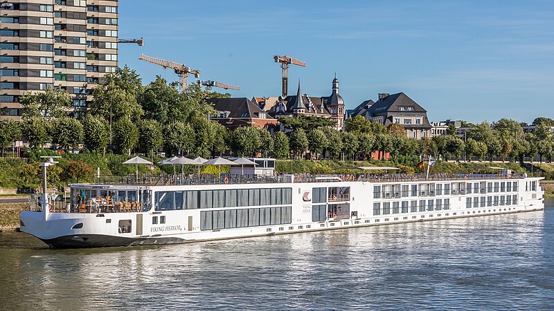 File:Flusskreuzfahrtschiff Viking Hervor - ENI 07002127 - am Steiger in Köln-41002.jpg