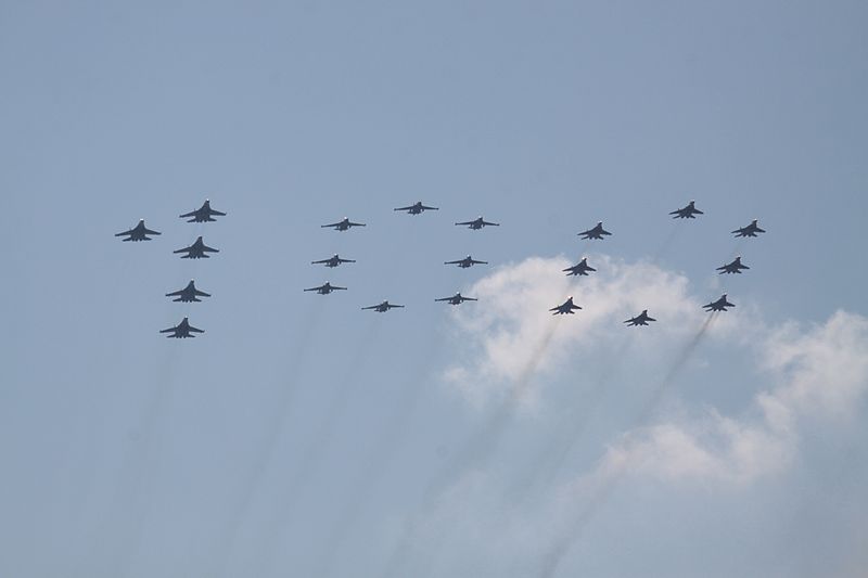 File:Flypast x5 Sukhoi Su-27's, x8 Mikoyan Mig-29's, x8 Sukhoi Su-25's Russian Air Force making 100 (8128522956).jpg