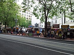 Food carts at SW 5th, Portland, Oregon (2013).jpeg