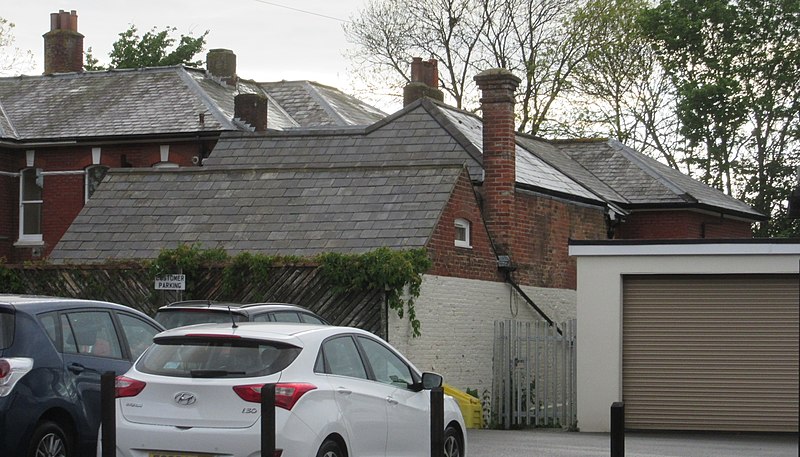 File:Former Friends Meeting House, 48 Crocker Street, Newport, Isle of Wight (May 2016).JPG