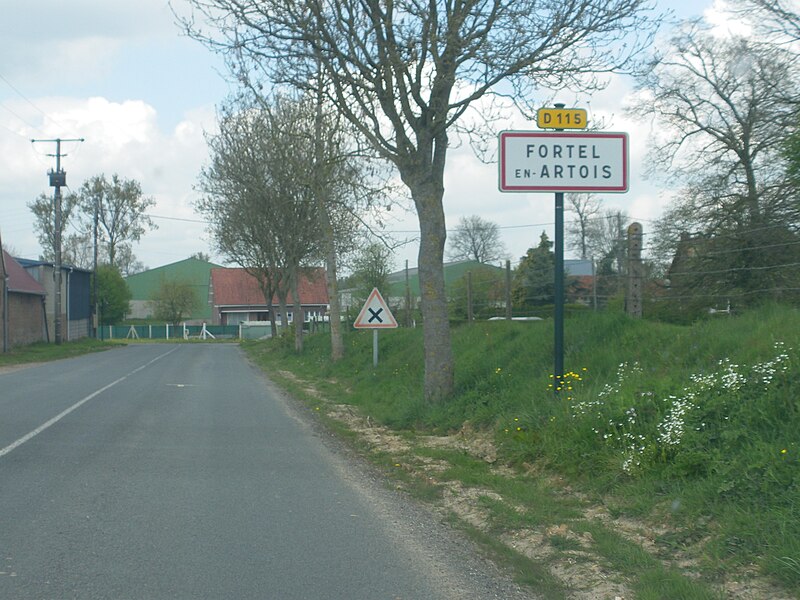 File:Fortel-en-Artois - Entrée.JPG