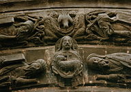 Representação da Trindade sobre a entrada principal