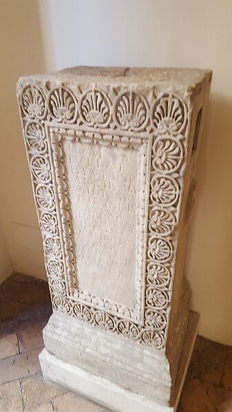 File:Funerary Altar of Julia Heuresis 01.jpg