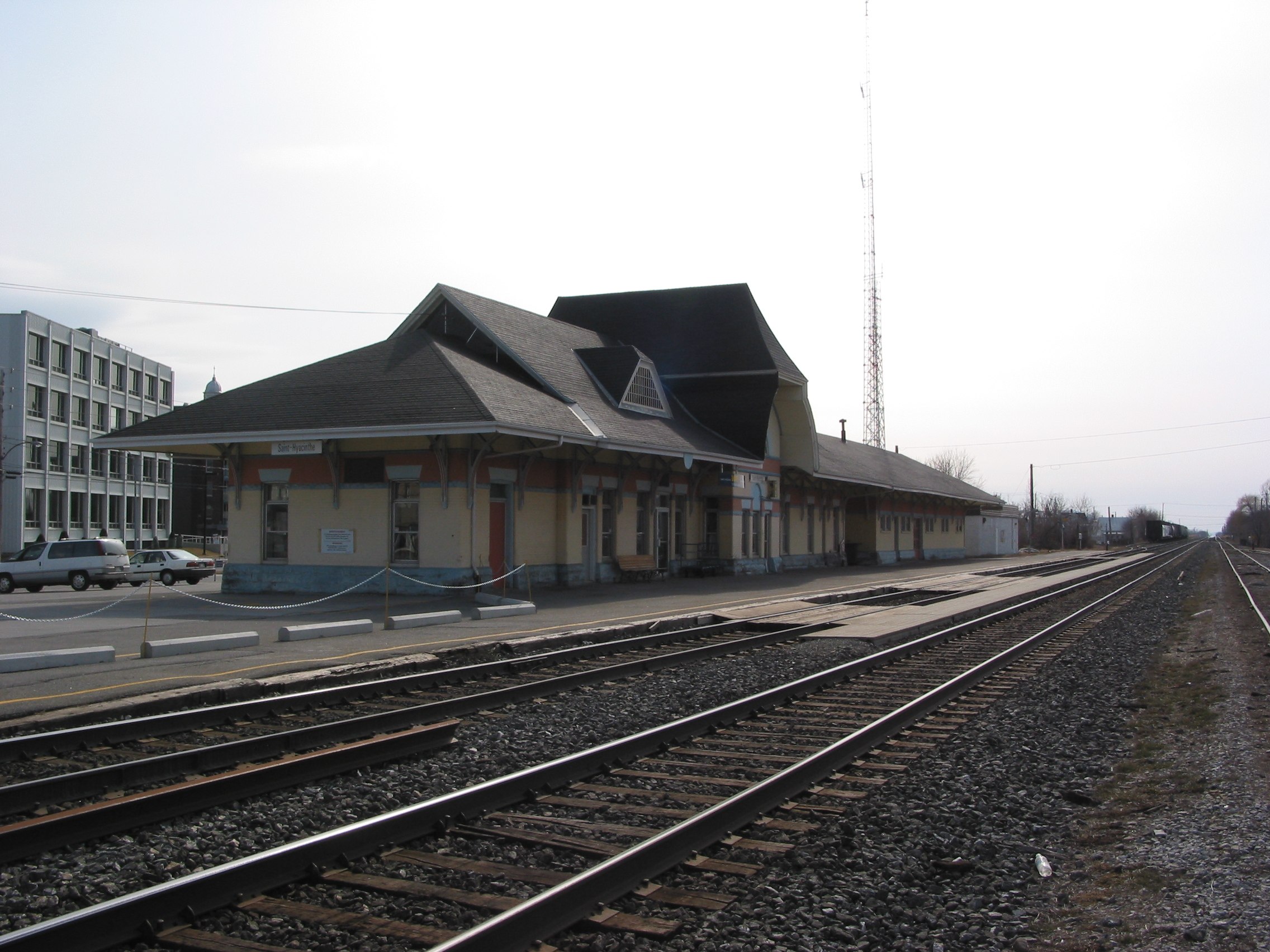 Станция сен. Станция Святой. Saint Hyacinthe Quebec.