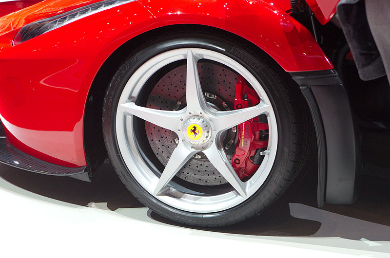 File:Geneva MotorShow 2013 - Ferrari LaFerrari front wheel.jpg