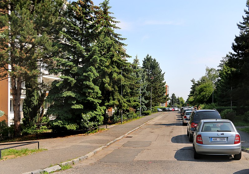 File:Golfová street, Praha, west part.jpg