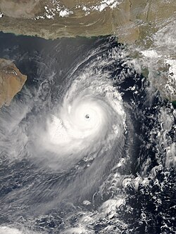 Cyclone Gonu près de son maximum