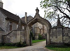 Gothic Arch at Lacock Abbey - geograph.org.uk - 1525105.jpg