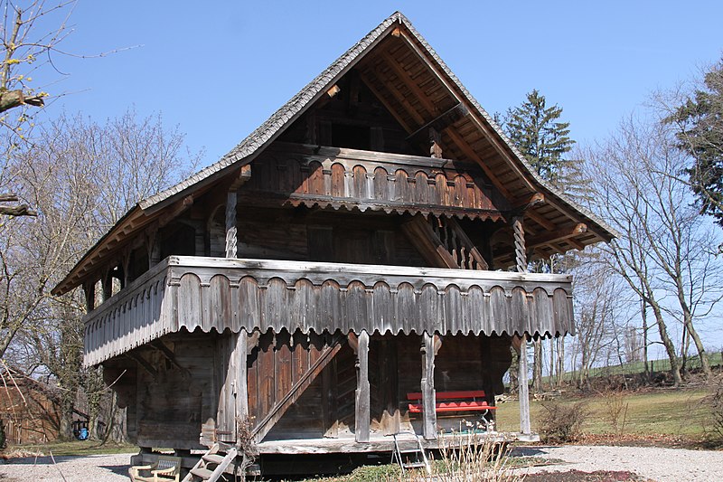 File:Grenier du Château d’En Haut Mar 2011.jpg