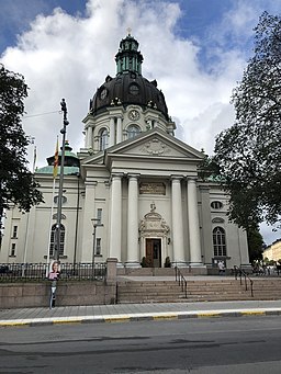 Gustaf Vasa kyrka, huvudentrén mot Odenplan, i augusti 2018.
