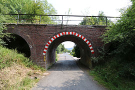 Haiger - Eisenbahnbrücke Ziegeleistraße o. Nr. (KD.HE 161976 2 08.2015).jpg