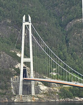 Podul Hardanger cu intrare în tunelul Vallavik