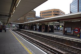 Stazione di Harrow-on-the-Hill (1) .jpg