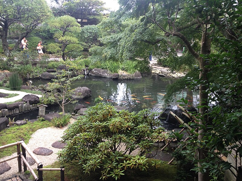 File:Hase shrine garden.jpg