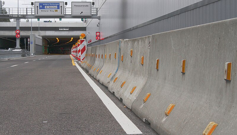 File:Heckenstaller-trog jersey barriers IMG 1013b.JPG