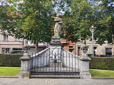 Nepomucenus standbeeld bij de Houtmarkt te Aalst.