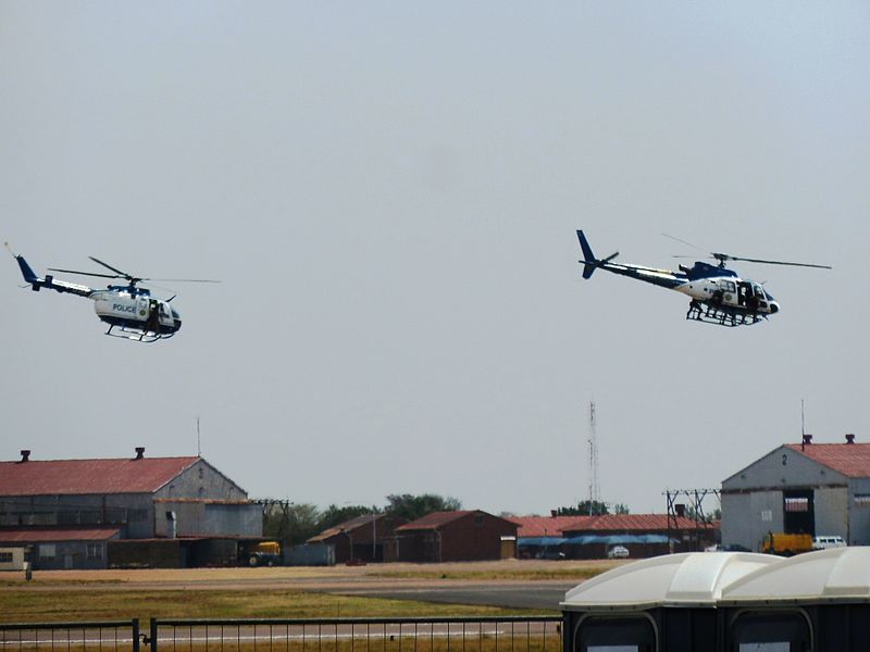 File:Helikoptervertoning, Waterkloof Lugmagbasis.jpg