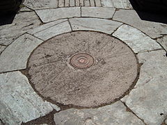 Paving with different sized flower pots in the middle Hestercombe04.jpg