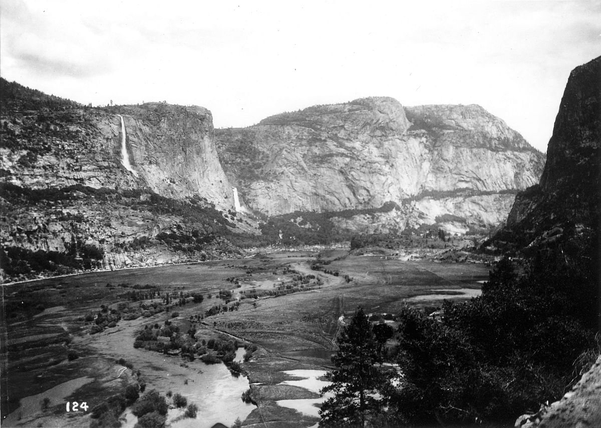 1200px-Hetch_Hetchy_Valley.jpg