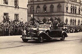 Wersja z 1939 (W150), w samochodzie Führer i Duce