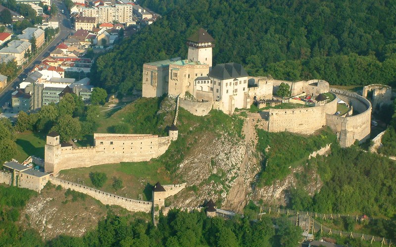 File:Hrad-Castle Trencin.jpg