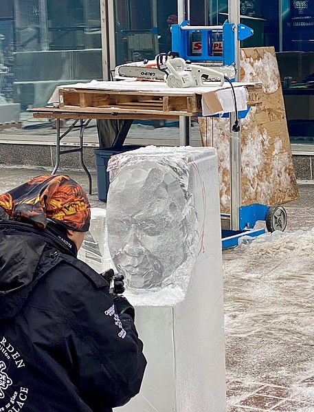 File:Ice carver - self portrait.jpg