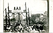 An arc decorated with the Columns of the Gediminids during the unveiling ceremony of the Monument of 10th anniversary of Independence of Lithuania in Rokiškis (1931)