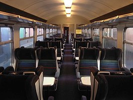 「英國鐵路2B型客車」開放式旅行二等座車內部