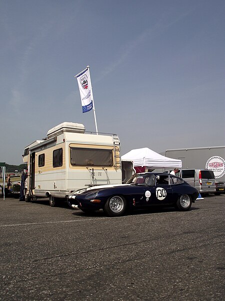 File:Jaguar E-Type (9294133147).jpg