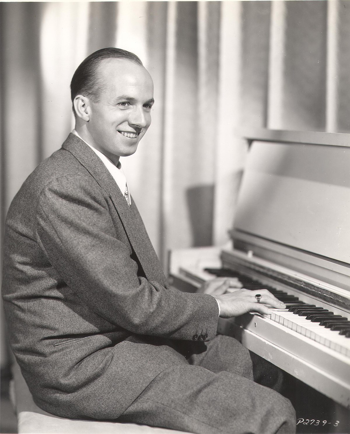 Portrait of American lyricist Sammy Cahn & composer Jimmy Van Heusen  News Photo - Getty Images