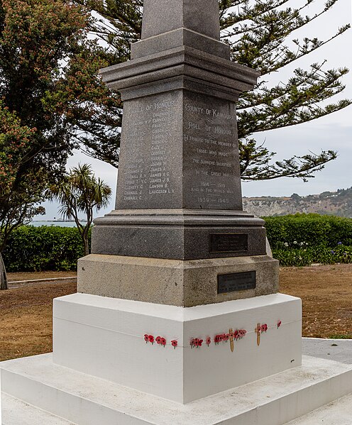 File:Kaikoura war memorial, New Zealand 03.jpg