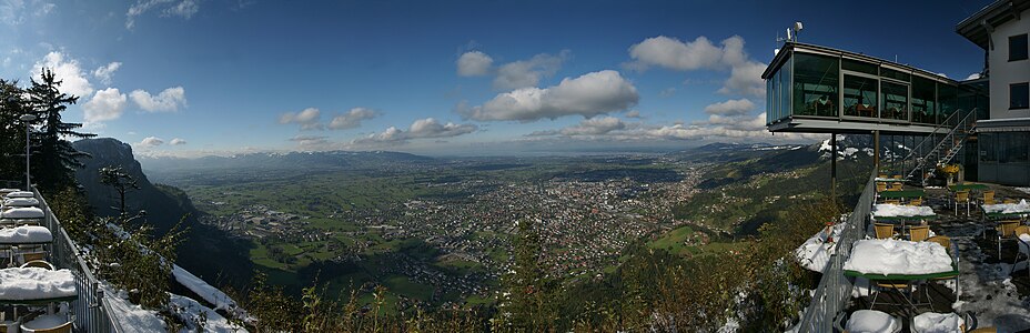 "Karrenberg_Panorama_3.jpg" by User:Böhringer