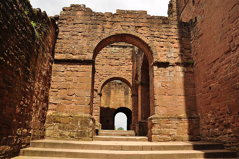 File:Kenilworth Castle (9768).jpg