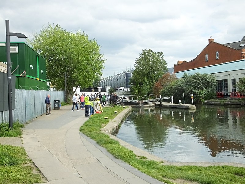 File:Kentish Town Lock (No 3) Regent's Canal 0909.JPG