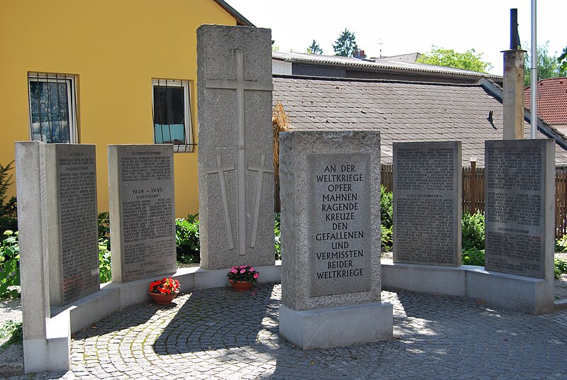 File:Kriegerdenkmal Gallneukirchen.JPG