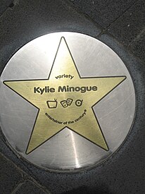 La stella di Kylie Minogue incisa sul marciapiedi di Melbourne, Australia, con la nomina di Performer del secolo