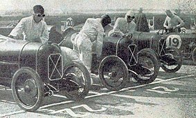 L'écurie Salmson, au départ des 'Junior Car Club 200 mile' de Brooklands (1925).
