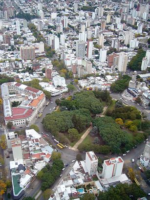 Cómo llegar a Plaza Rocha en transporte público - Sobre el lugar