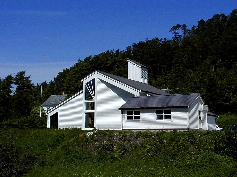 File:Larsnes kirke fra KMB.jpg