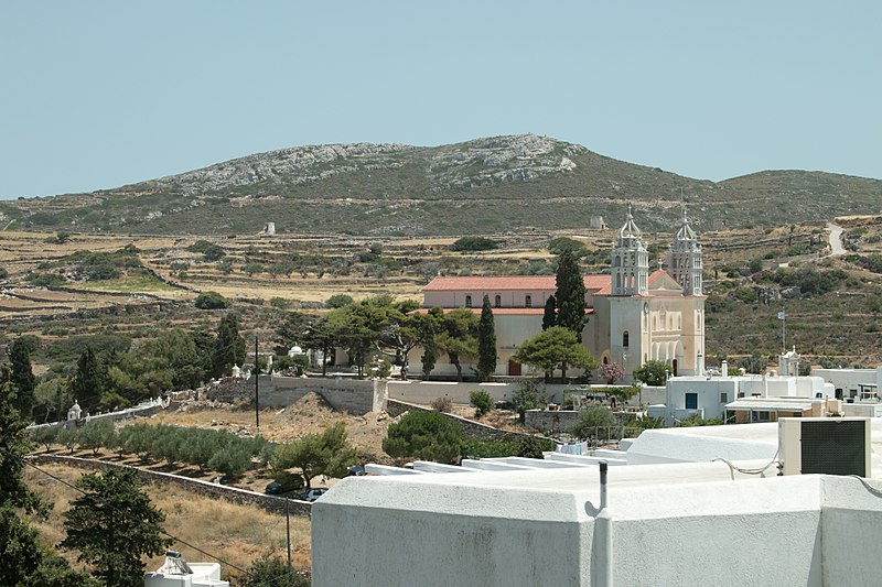 File:Lefkes on Paros, church of Agia Triada, 177072.jpg