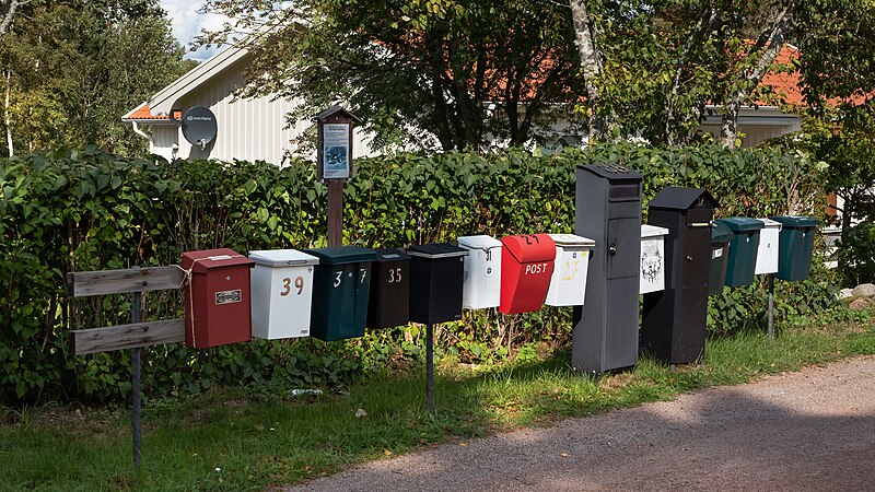 File:Letter boxes in north Kolleröd.jpg